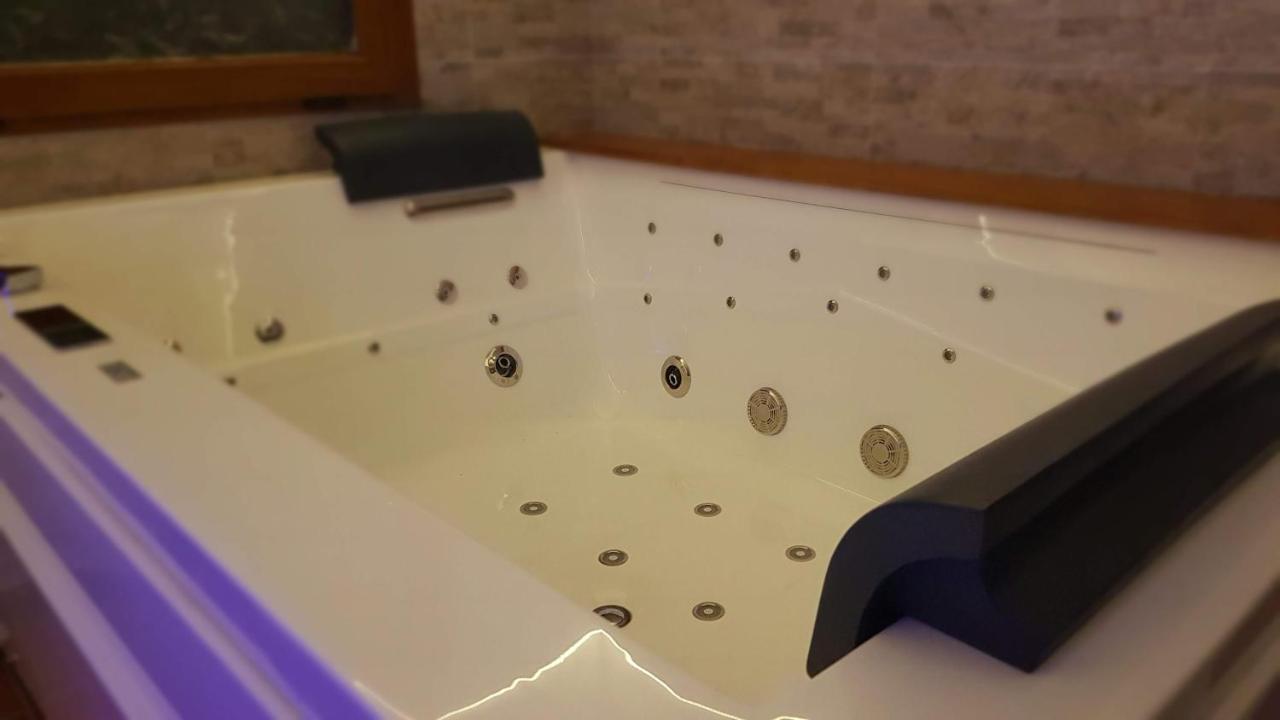 Villa Camilla - Tiny - Exclusive Pool ルッカ エクステリア 写真